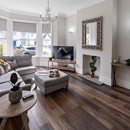 Newly Refurbed, Central Apartment With Free Parking And Hot Tub Lytham St Annes Exterior photo