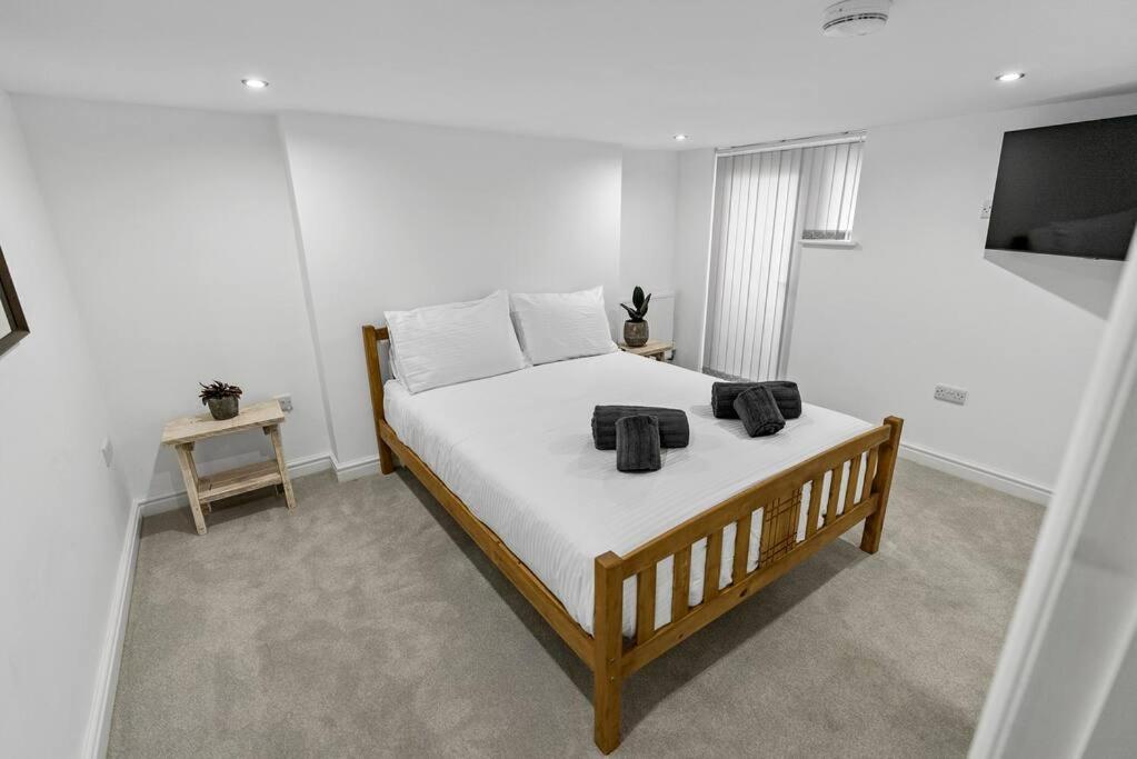 Newly Refurbed, Central Apartment With Free Parking And Hot Tub Lytham St Annes Exterior photo