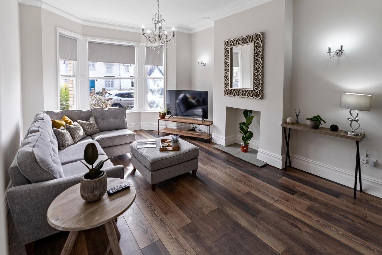 Newly Refurbed, Central Apartment With Free Parking And Hot Tub Lytham St Annes Exterior photo